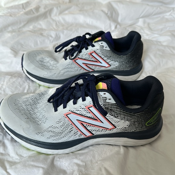 Women’s New Balance Fresh Foam 680 size 9.5 - Picture 2 of 6